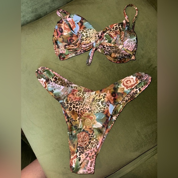 *NWOT* Floral Print Bikini Set - Picture 3 of 3